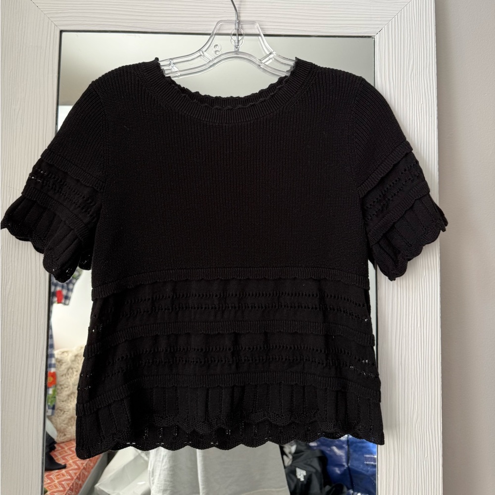 GAP Black Short-Sleeve Knit Top with Ruffle Sleeves